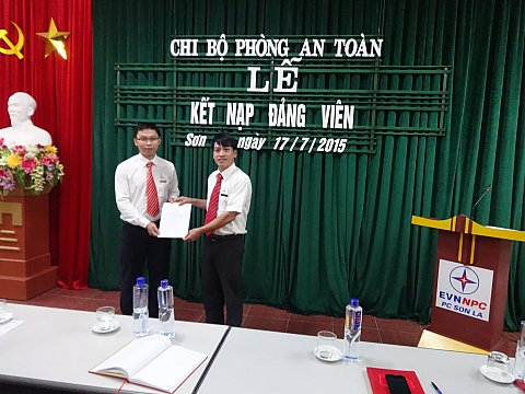 Chi bộ Phòng An toàn Kết nạp Đảng viên mới