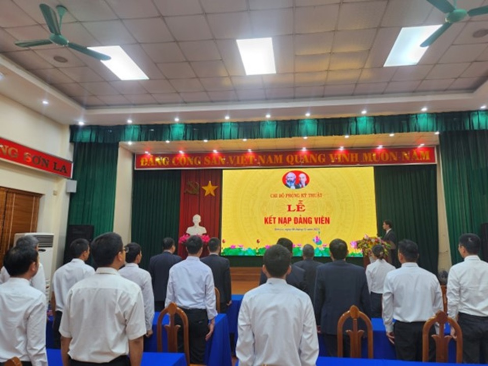 Các chi bộ kết nạp Đảng viên
