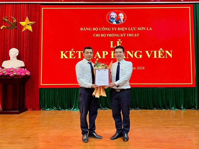 Chi bộ Phòng Kỹ thuật tổ chức kết nạp đảng viên mới nhân kỷ niệm 136 năm Ngày sinh Chủ tịch Hồ Chí Minh