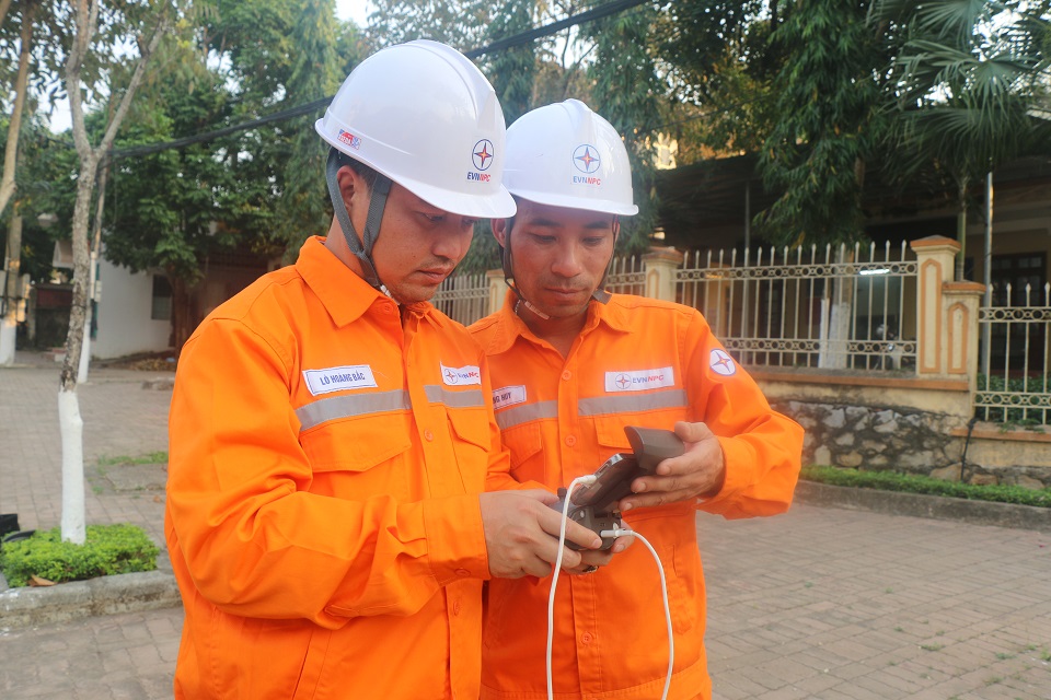 P/s truyền hình: Phát huy chuyển đổi số trong quản lý điện mùa nắng nóng