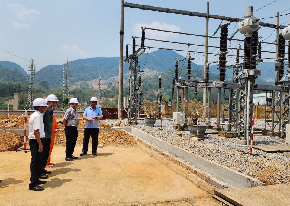 Lãnh đạo EVNNPC làm việc, kiểm tra công tác đảm bảo cấp điện mùa nắng nóng và phục vụ các ngày lễ, tết tại PC Sơn La