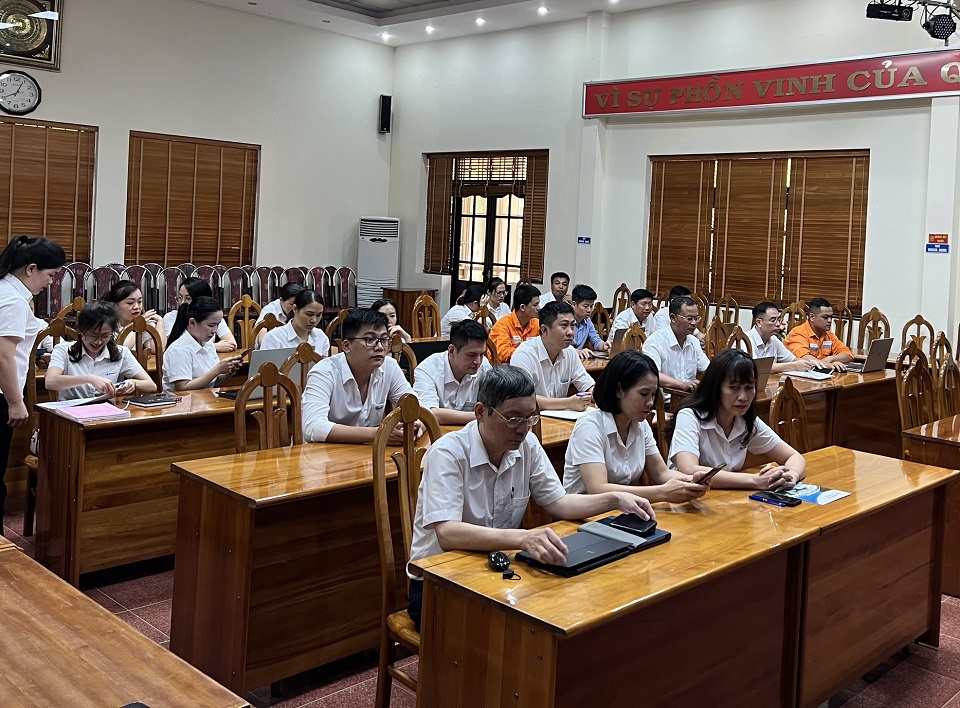 Tập huấn nghiệp vụ tài chính kế toán, quản lý vật tư và công tác lao động tiền lương