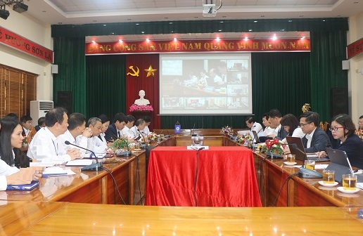 Thực hiện văn hóa trong hội nghị, nét đẹp của CNVCLĐ Công ty Điện lực Sơn La