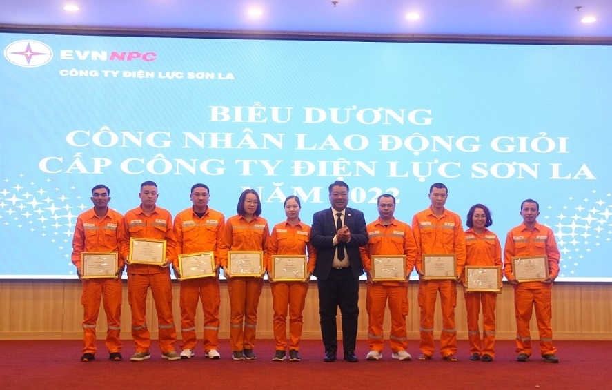 Video slide Biểu dương Công nhân lao động giỏi cấp PC Sơn La năm 2023