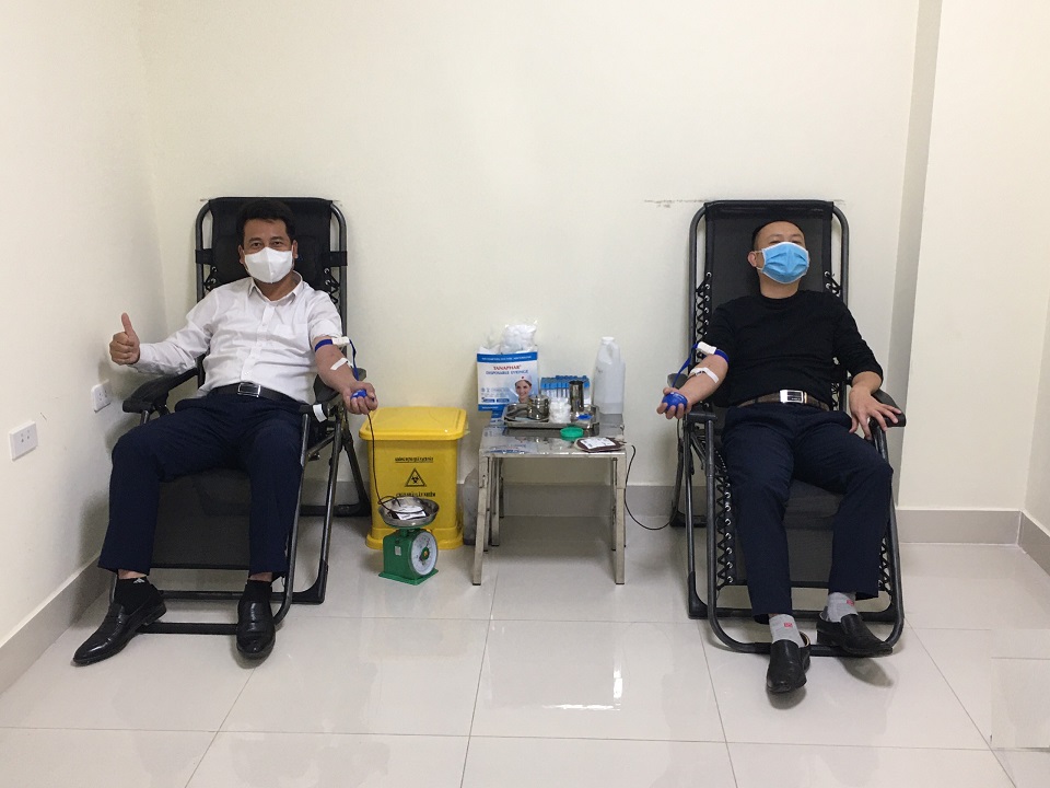 Kịp thời hiến tặng 2 đơn vị máu cấp cứu thân nhân CBCNV