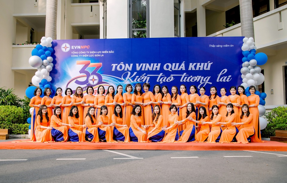 Phụ nữ PC Sơn La: Phát huy vai trò của nữ CNVCLĐ trong thời đại số