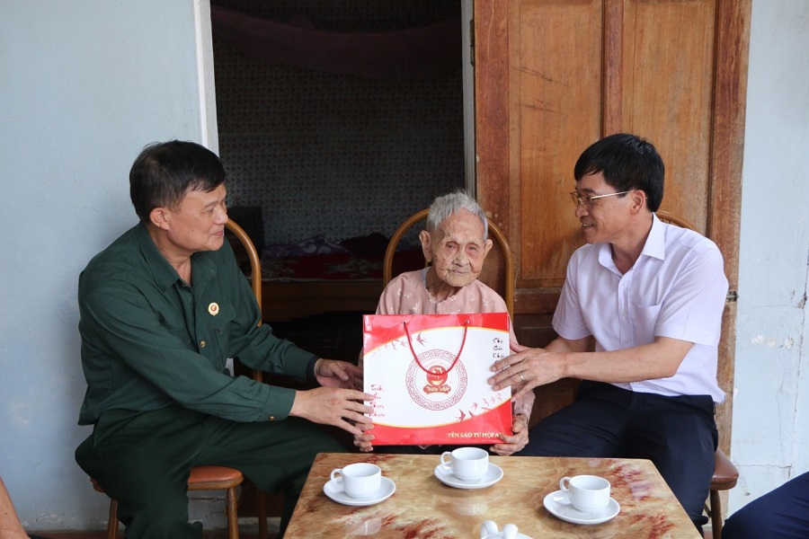 Phóng sự truyền hình: Công ty Điện lực Sơn La quan tâm, chăm lo người có công