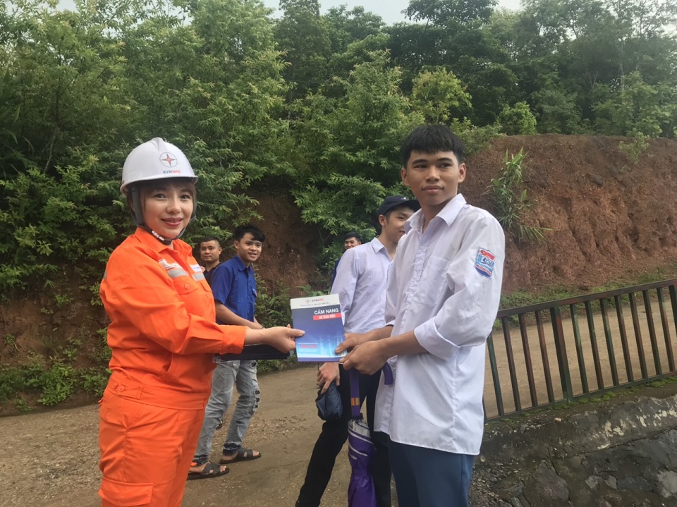 Đoàn PC Sơn La đồng hành cùng chương trình “Tiếp sức mùa thi”