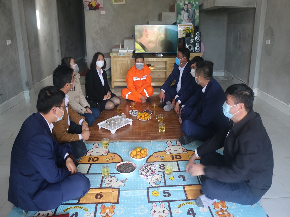 Trao hỗ trợ "Mái ấm công đoàn" cho đoàn viên Lê Xuân Hòa