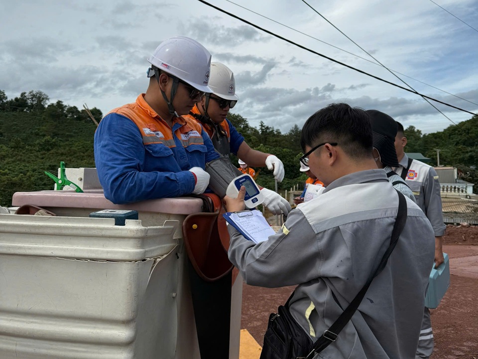 Quan trắc môi trường và phân loại lao động theo điều kiện lao động năm 2025