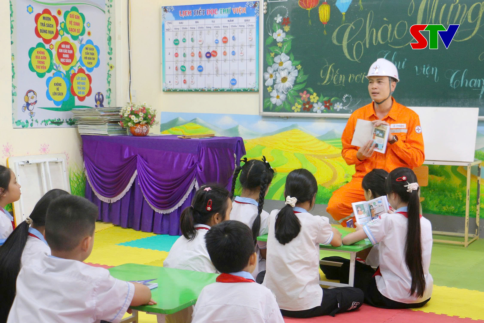 Lan tỏa ý thức trách nhiệm tiết năng lượng điện thông qua cuốn sách "Bí mật Quả cầu tím"