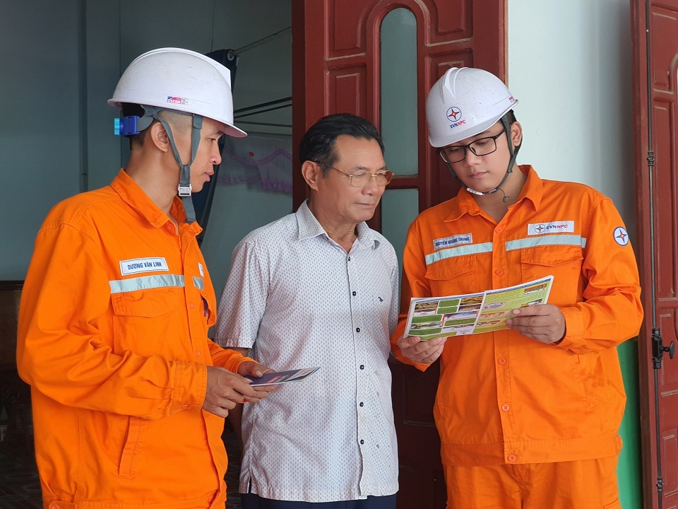 Tâm tình người thợ điện vùng biên