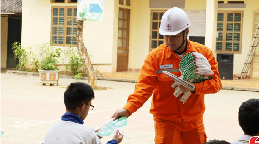 Nâng cao ý thức sử dụng điện cho học sinh