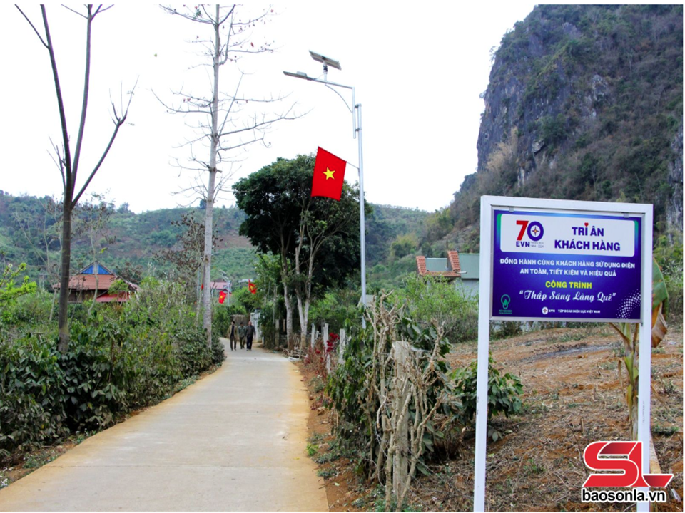Thắp sáng những tuyến đường