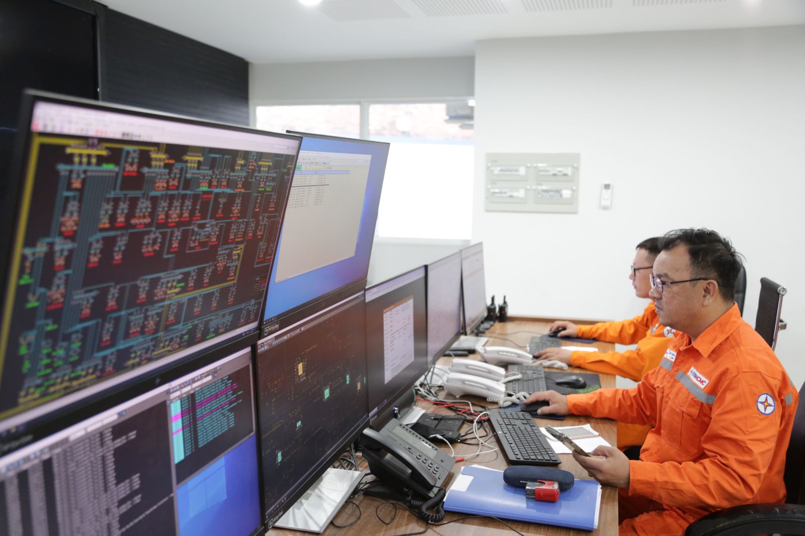 EVN sẵn sàng vận hành hệ thống điện an toàn, ổn định trong kỳ nghỉ Tết Nguyên đán Giáp Thìn 2024