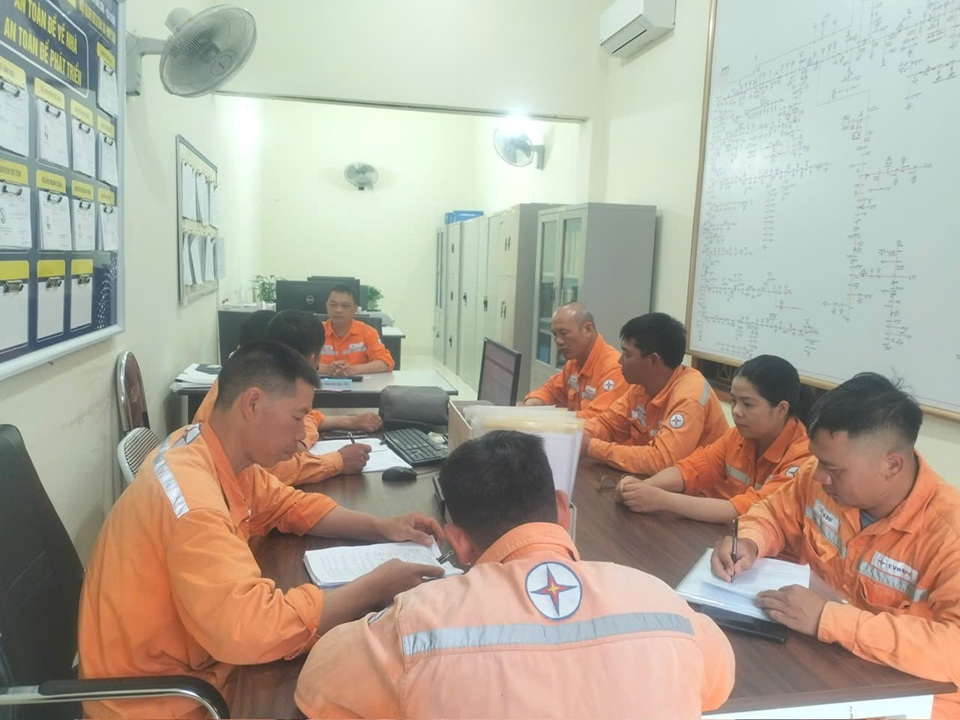 Điện lực Mai Sơn – Yên Châu: “1 giờ” học để bồi đắp thói quen làm việc an toàn