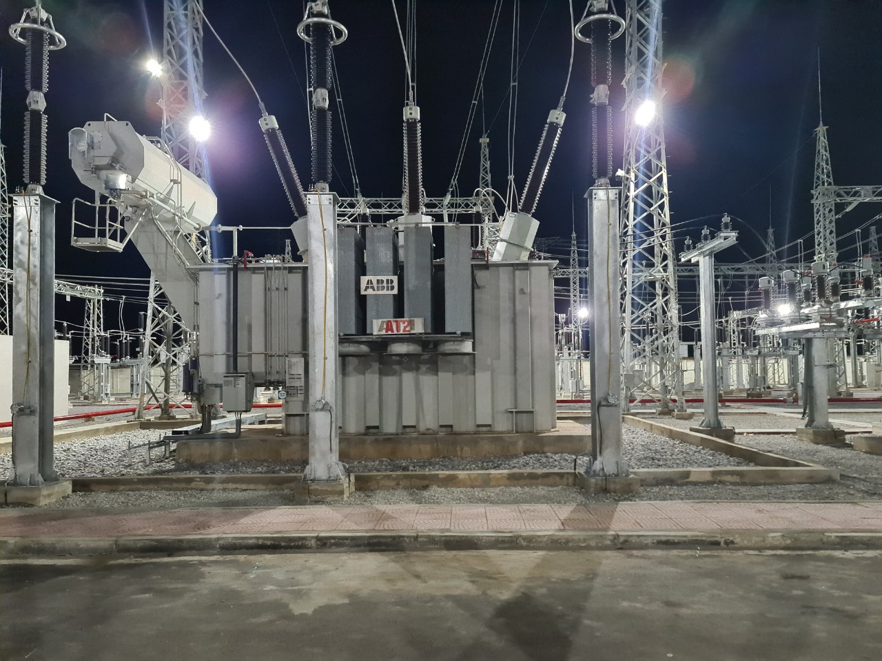 Hoàn thành toàn bộ công trình Trạm biến áp 220kV Mường La và đấu nối