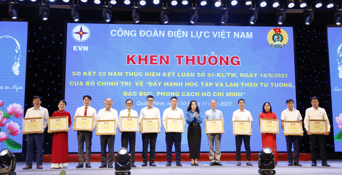 HỘI NGHỊ TỔNG KẾT CHƯƠNG TRÌNH "10 NGHÌN SÁNG KIẾN" VÀ SƠ KẾT 02 NĂM THỰC HIỆN KẾT LUẬN SỐ 01-KL/TW CỦA BỘ CHÍNH TRỊ