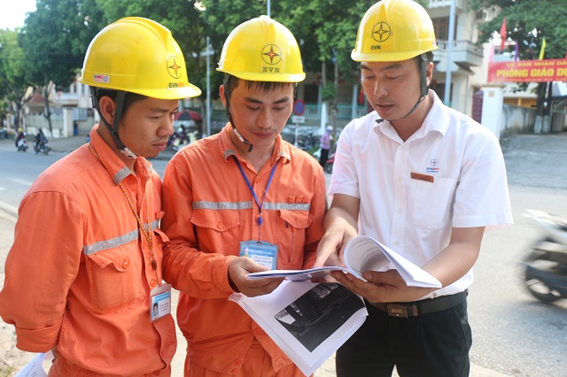 Phát động cuộc thi ảnh với chủ đề
"Nét đẹp Văn hóa EVN".
