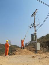 Điện lực Sơn La tổ chức đóng điện tại nhiều điểm TĐC trong tỉnh phục vụ nhân dân đón Tết Canh Dần