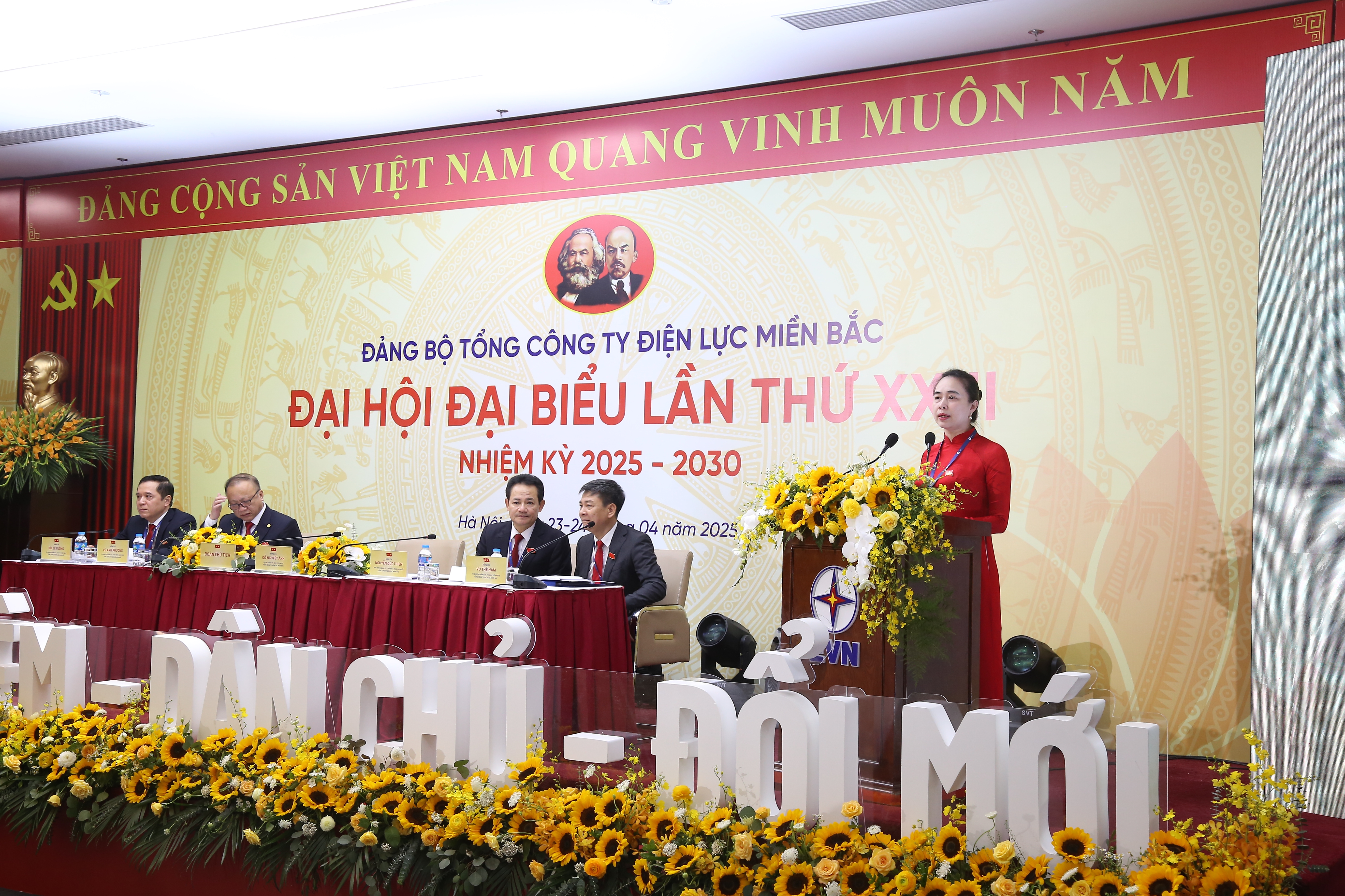 Đại hội đại biểu Đảng bộ Tổng công ty Điện lực miền Bắc lần thứ XXIII nhiệm kỳ 2025-2030 chính thức khai mạc