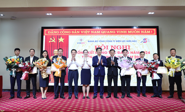 Đảng ủy EVNNPC quyết tâm xây dựng đội ngũ cán bộ bản lĩnh, tiên phong, gương mẫu, nêu cao tinh thần tự học và học tập suốt đời để xứng đáng với danh hiệu người đảng viên cộng sản