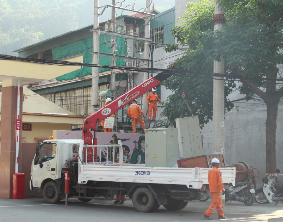 Đầu tư, nâng cấp lưới điện an toàn