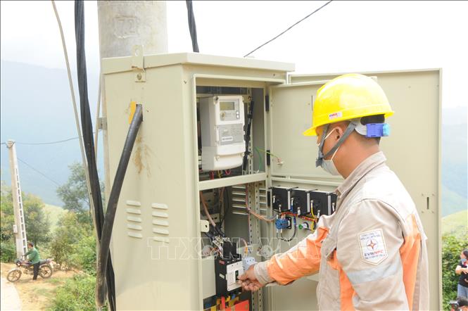 Điện về thắp sáng bản vùng cao Sơn La