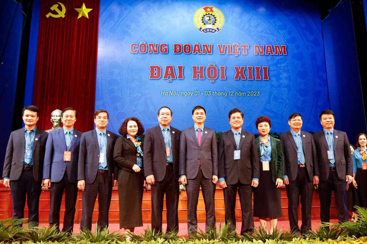 Đoàn đại biểu Công đoàn Điện lực Việt Nam tham dự Đại hội XIII Công đoàn Việt Nam