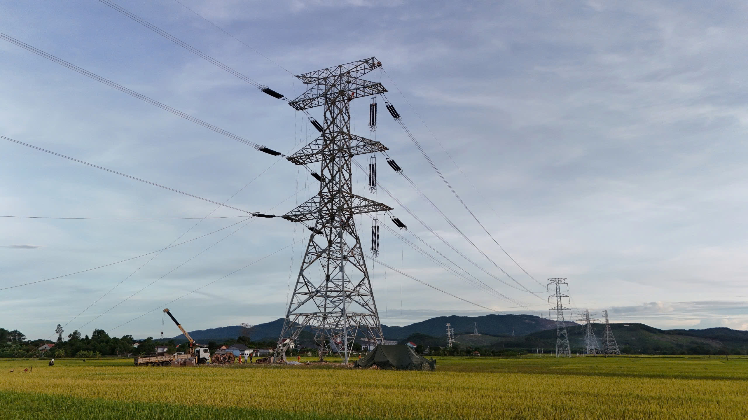 Những cái nhất của công trình đường dây 500kV mạch 3 Quảng Trạch - Phố Nối