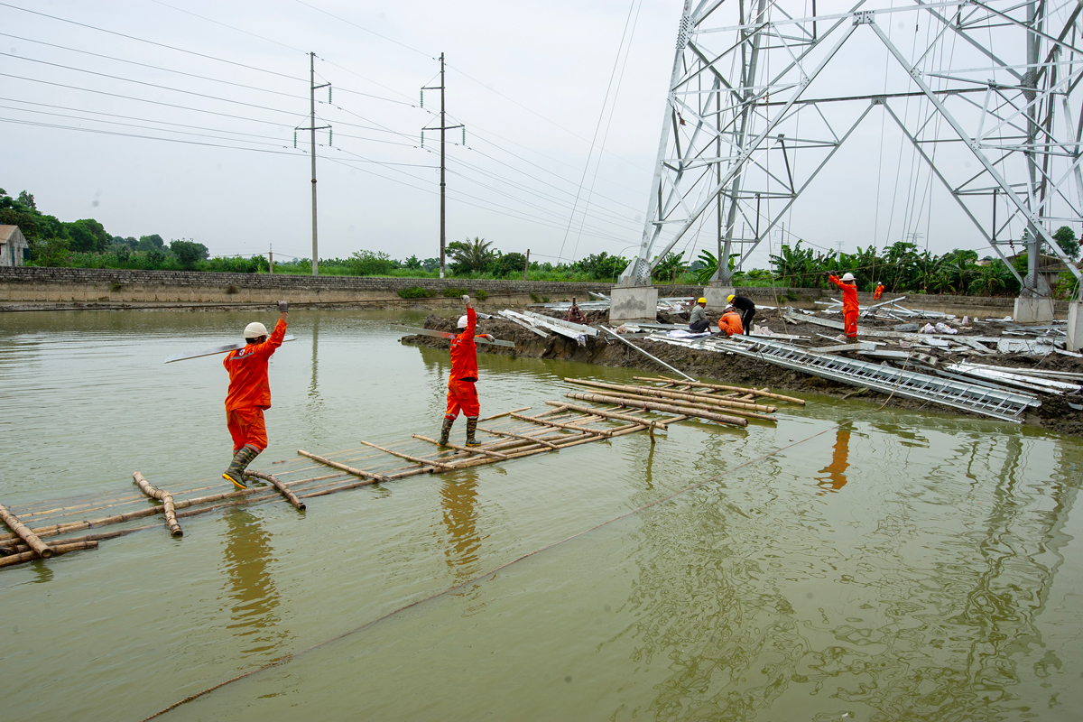 Người lao động trên công trường đường dây 500kV mạch 3: Những hình ảnh ấn tượng