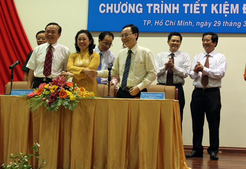 Hơn 3 tỷ đồng giải thưởng cho "Gia đình tiết kiệm điện tiêu biểu" năm 2012