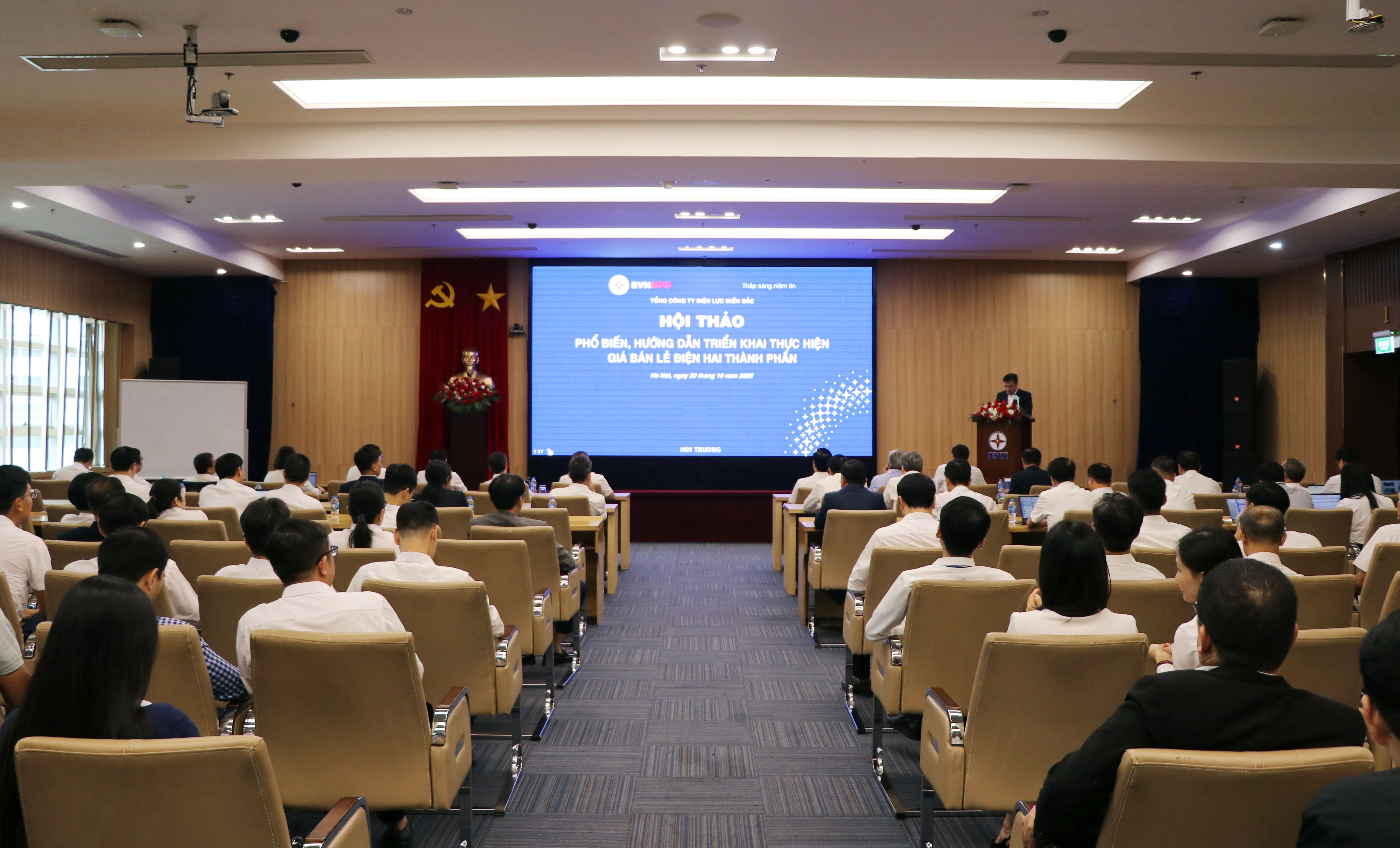 EVNNPC tổ chức Hội thảo Phổ biến, hướng dẫn triển khai thực hiện giá bán lẻ điện hai thành phần