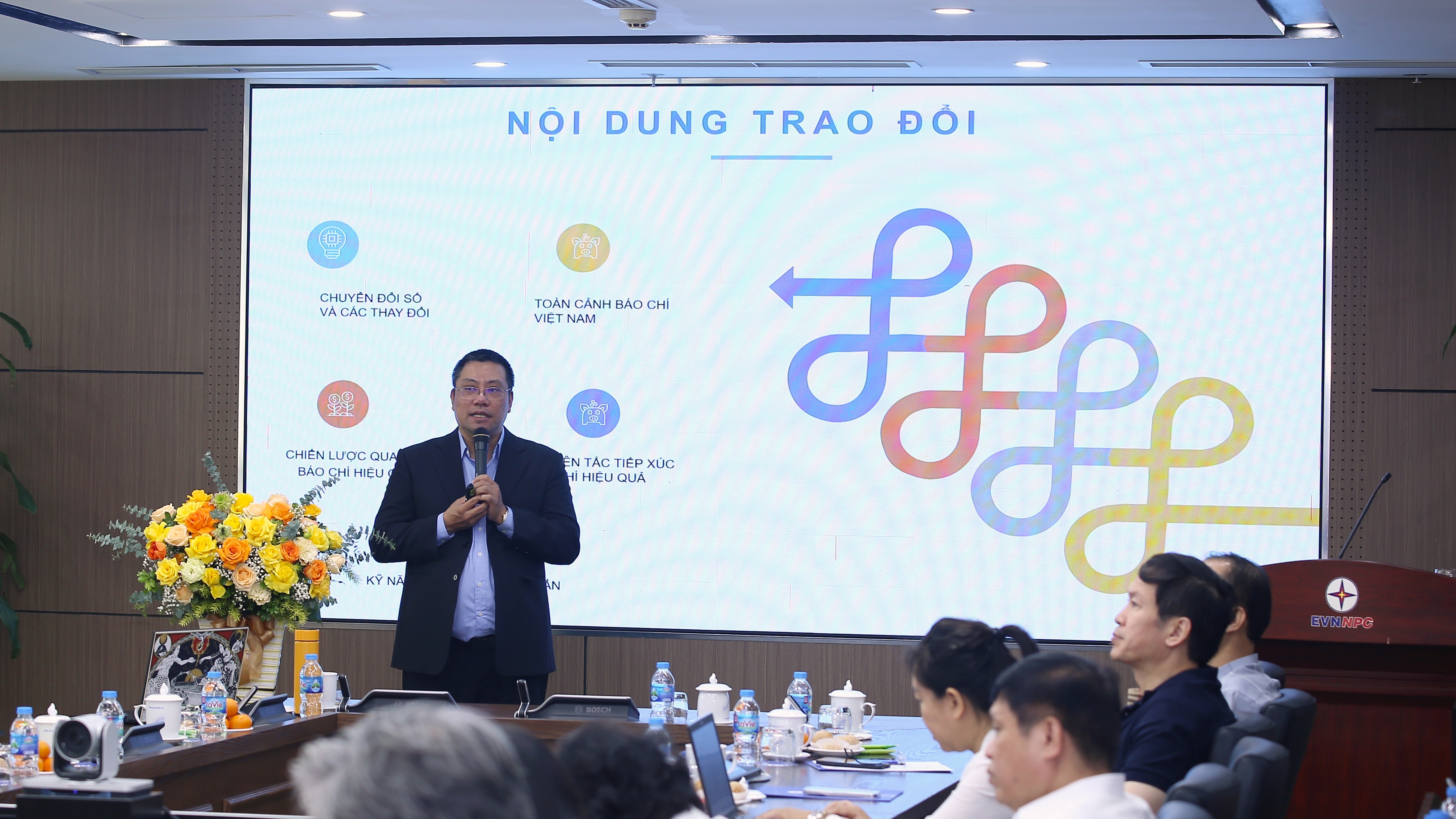 EVNNPC tập huấn văn hóa ứng xử và kỹ năng làm việc với báo chí