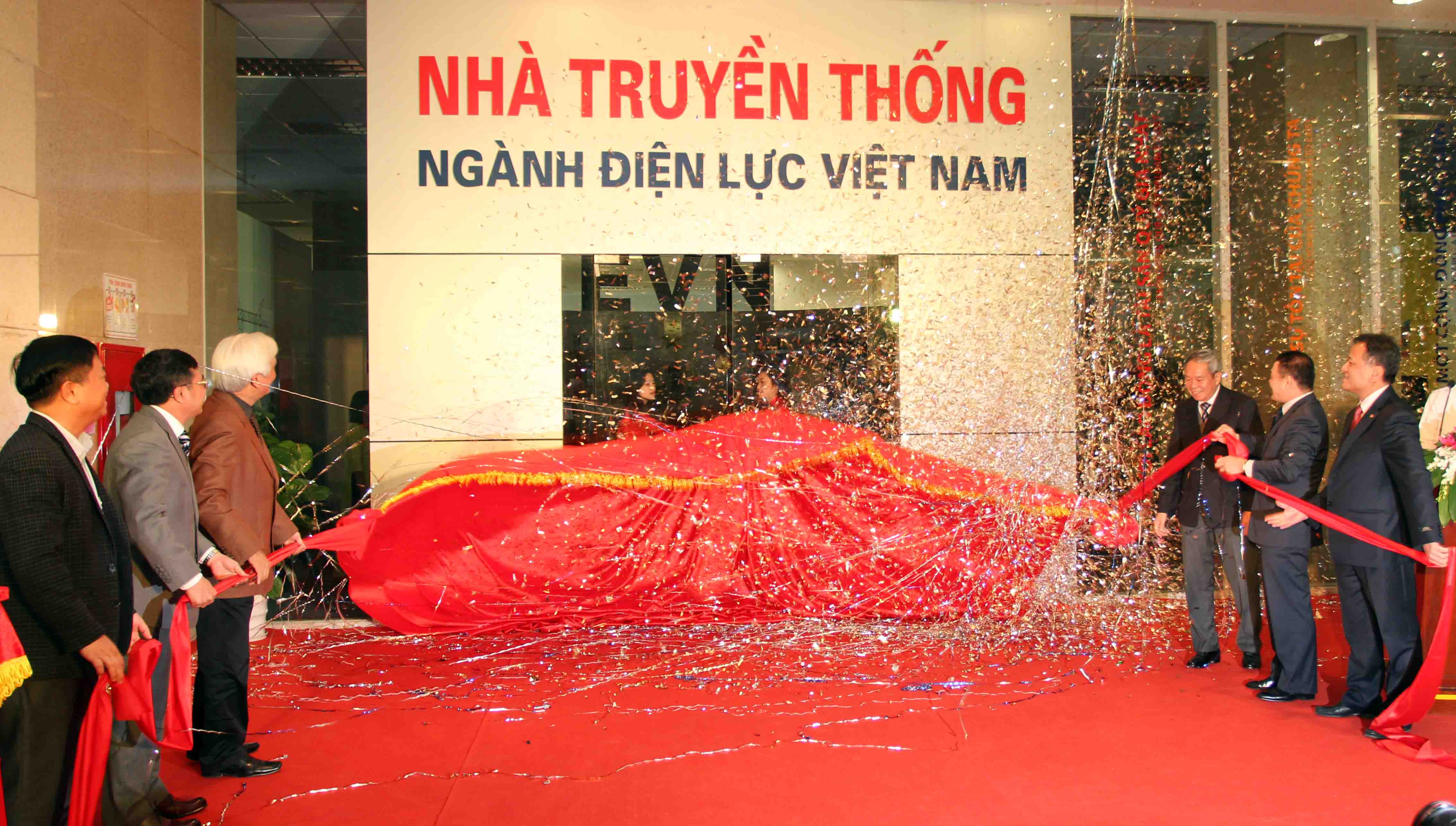 Khai trương Nhà truyền thống ngành Điện lực Việt Nam