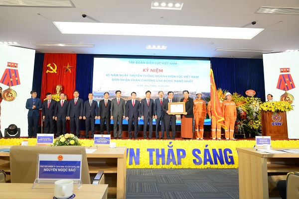 TCBC EVN: Míttinh kỷ niệm 65 năm ngày truyền thống Ngành Điện lực Việt Nam (21/12/1954 – 21/12/2019)