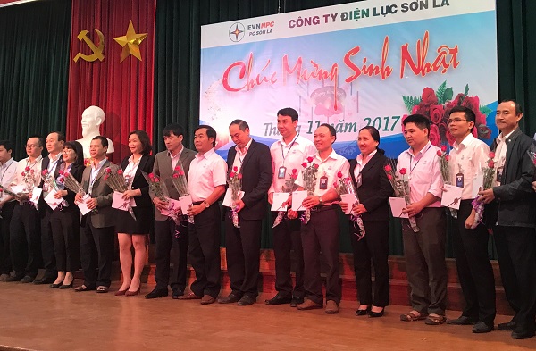 Tổ chức sinh nhật tháng 11 và "Gặp mặt, chia tay cán bộ về nghỉ chế độ hưu trí" 