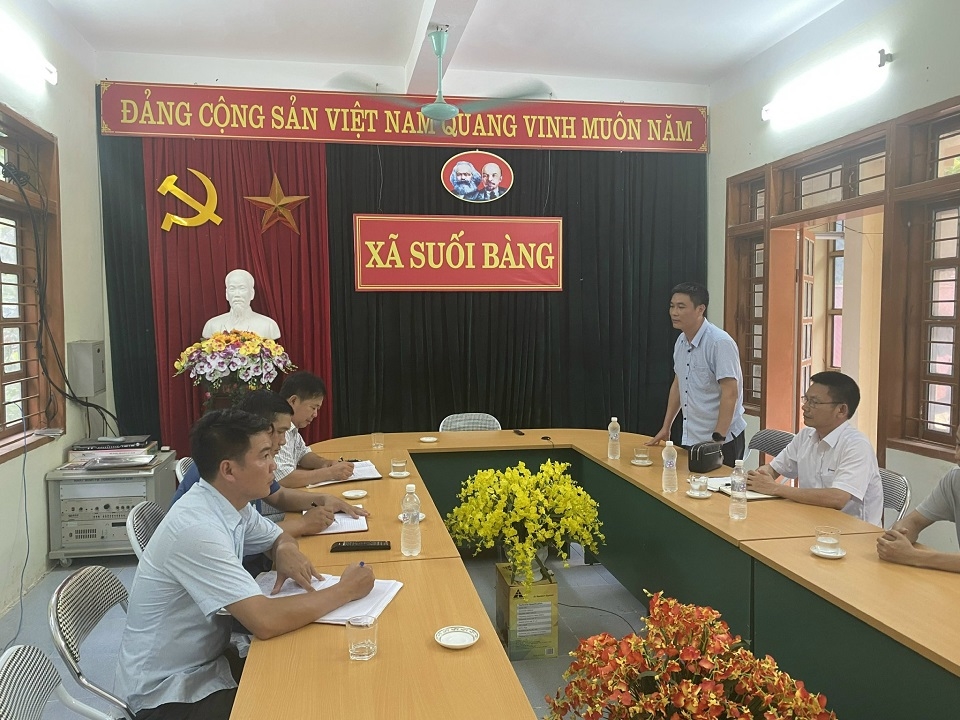 Công ty Điện lực Sơn La thăm, làm việc với xã Suối Bàng (Vân Hồ)

