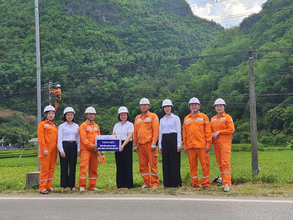 Mùa hè thêm dịu bởi những chuyến thăm nghĩa tình