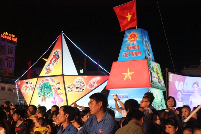 Đêm trăng sáng trên mọi miền đất nước