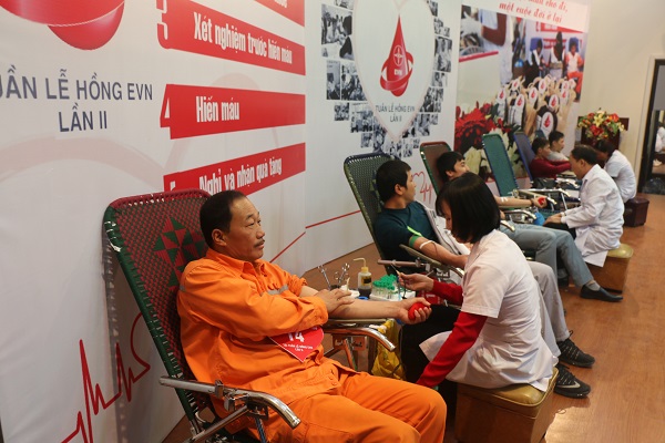 Hơn 150 CBVCLĐ đăng ký hiến máu trong Tuần lễ hồng EVN lần II