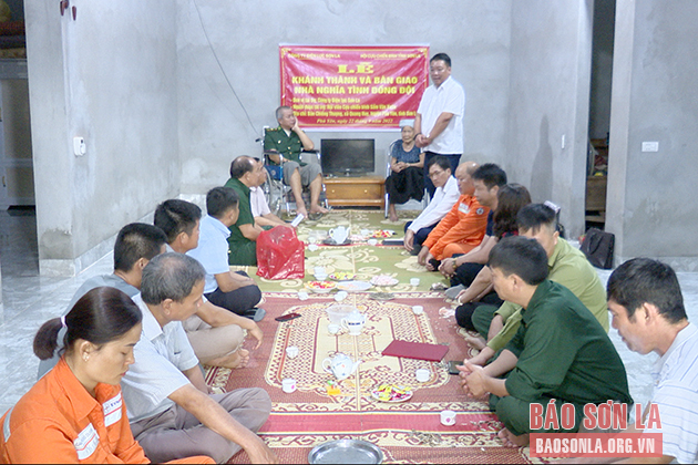 Trao nhà nghĩa tình đồng đội tại huyện Phù Yên
