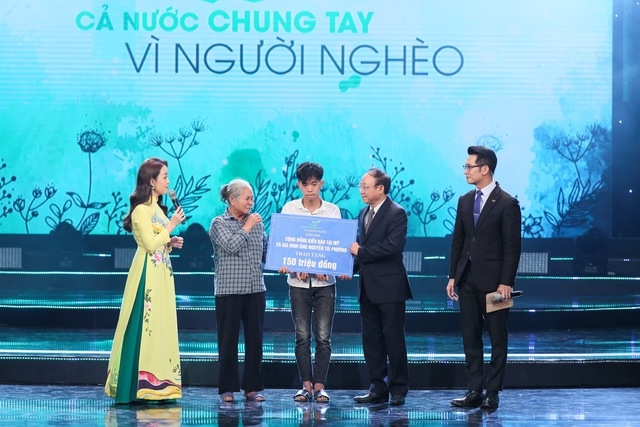 EVNNPC ủng hộ 100 triệu đồng cho Quỹ vì người nghèo và an sinh xã hội năm 2022