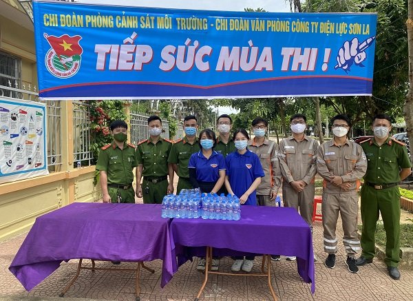 1.000 chai nước miễn phí được gửi tới thí sinh trong mùa thi 2021