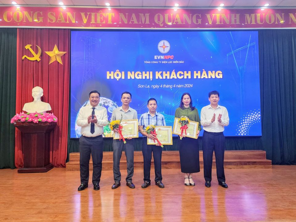 Bảo đảm cung ứng đủ điện mùa nắng nóng
