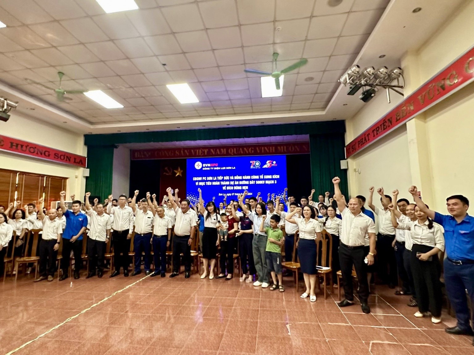 PC Sơn La: Tiếp sức, đồng hành Tổ xung kích vững tâm, khỏe mạnh, về đích an toàn